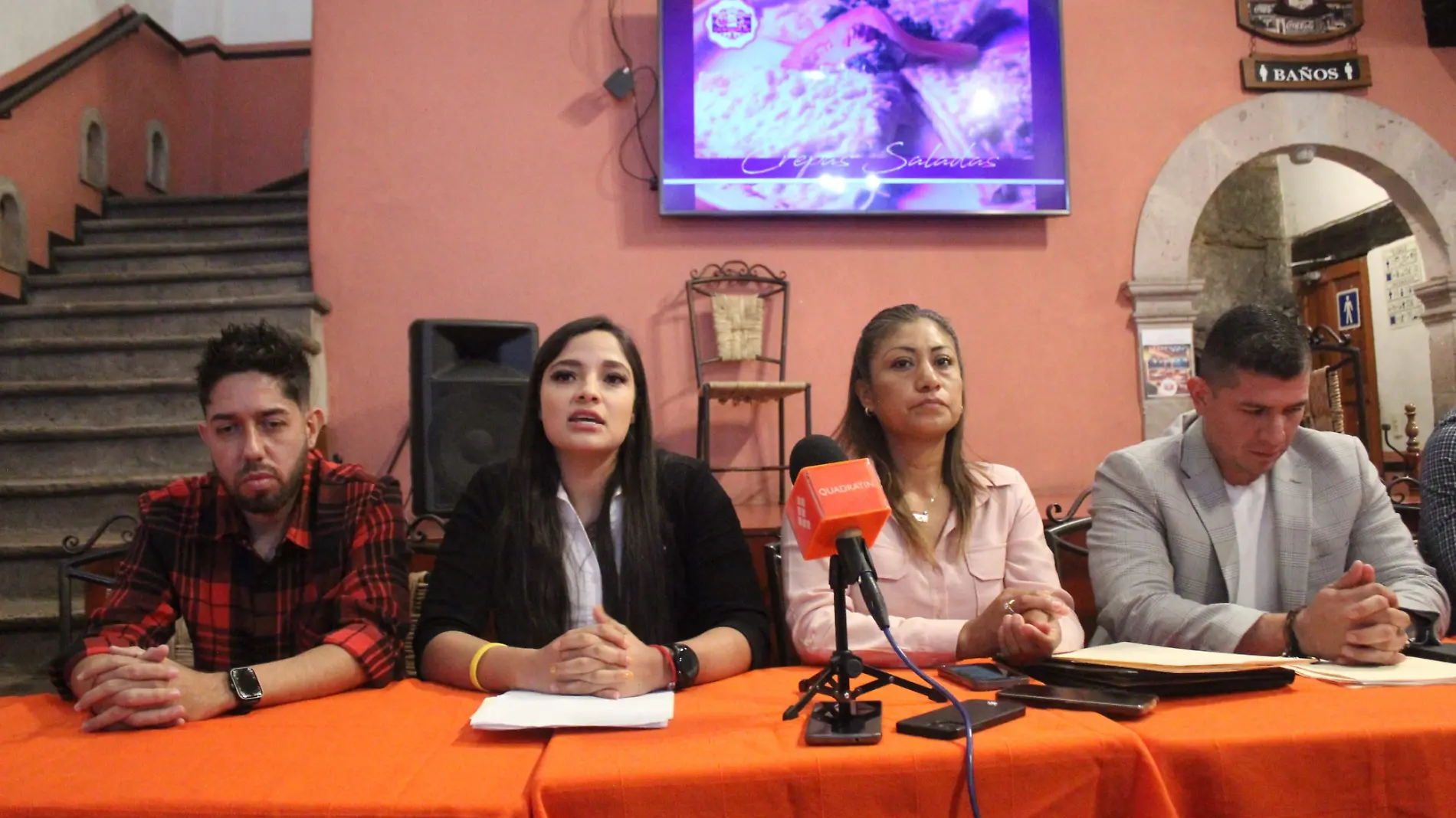 Trabajadores de Ayuntamiento de Uruapan en conferencia de prensa